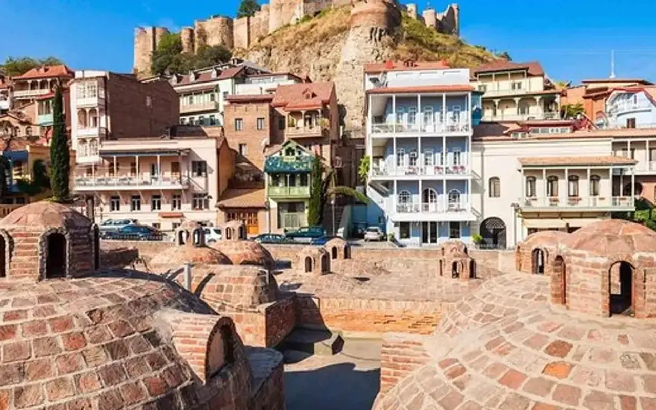 Tbilisi Walking Tour with Cable Cars, Wine Tasting and Traditional Bakery — photo 4